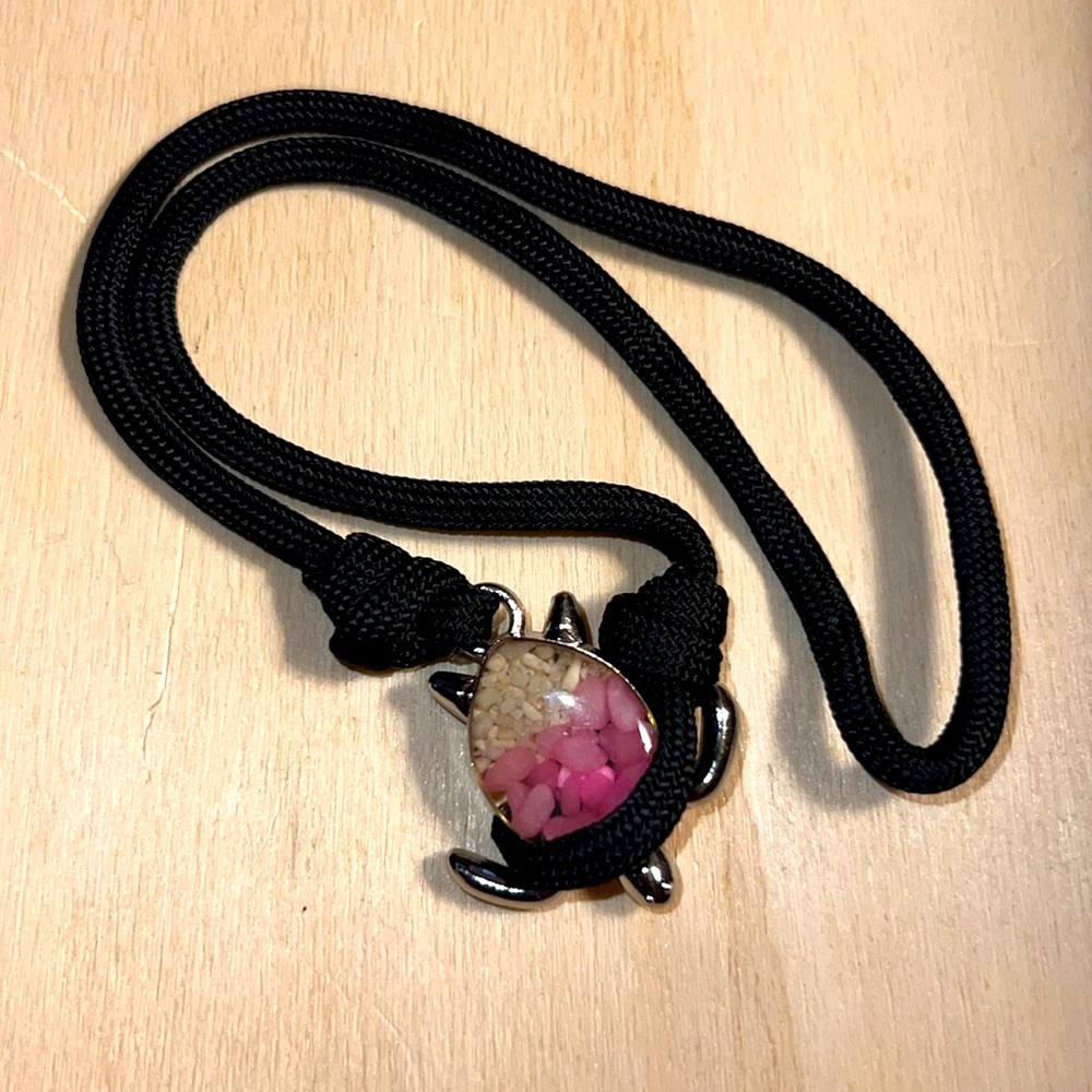 NWT🐢🏝️ SILVER PINK PEBBLES/BEIGE SAND SEA TURTLE BLACK STRETCH ROPE BRACELET